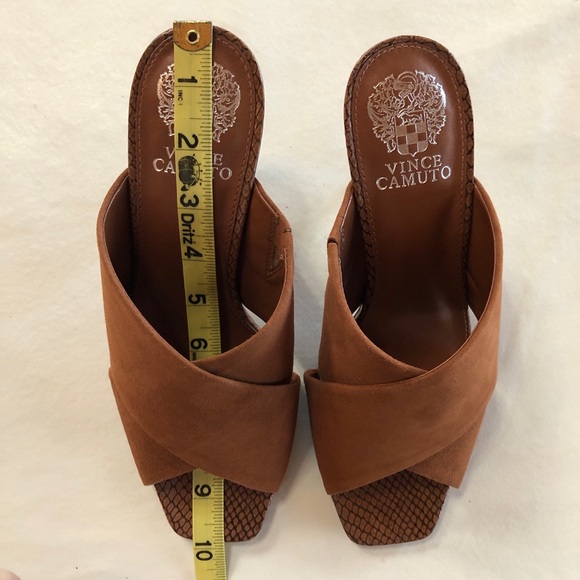 VINCE CAMUTO Rehnya Leather Heeled Sandal in Warm Caramel (8M) - Picture 12 of 17